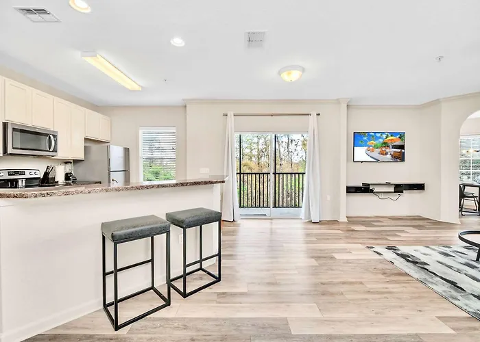 Bright & Modern 2Br Condo With Pool & Hot Tub, Near Disney!